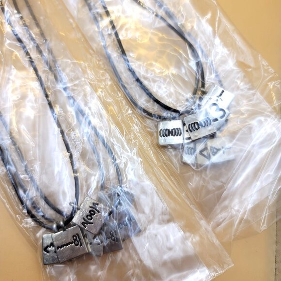 Chattitudes Metal & Leather Text Word Charm Necklace Set Of 6 jj3557 - Picture 5 of 7